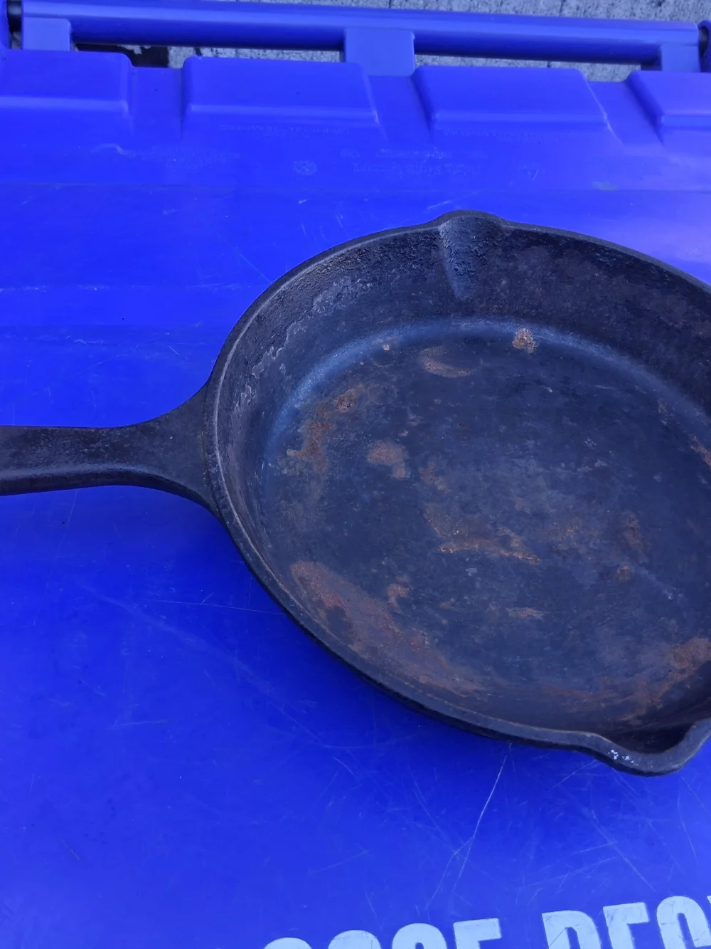 Classic Black Cast Iron Skillet - Versatile Home Kitchen Pan 9 Inch Circle Heavy
